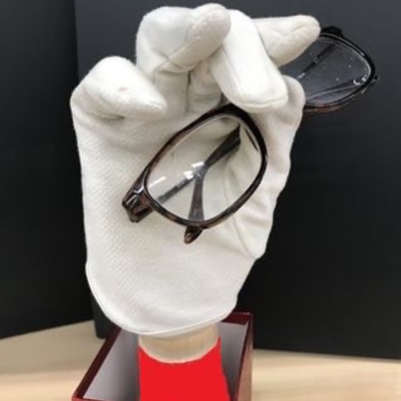 Santa's Helping Hand - Picture 2 of 5